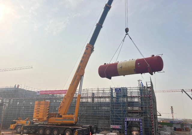 首臺(tái)大型設(shè)備“落戶”，氯堿新能源項(xiàng)目吹響工程設(shè)備安裝新號(hào)角！