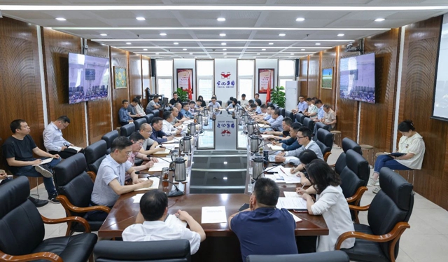 宜化集團領(lǐng)導班子舉行深入貫徹中央八項規(guī)定精神學習教育讀書班第二次集體學習研討