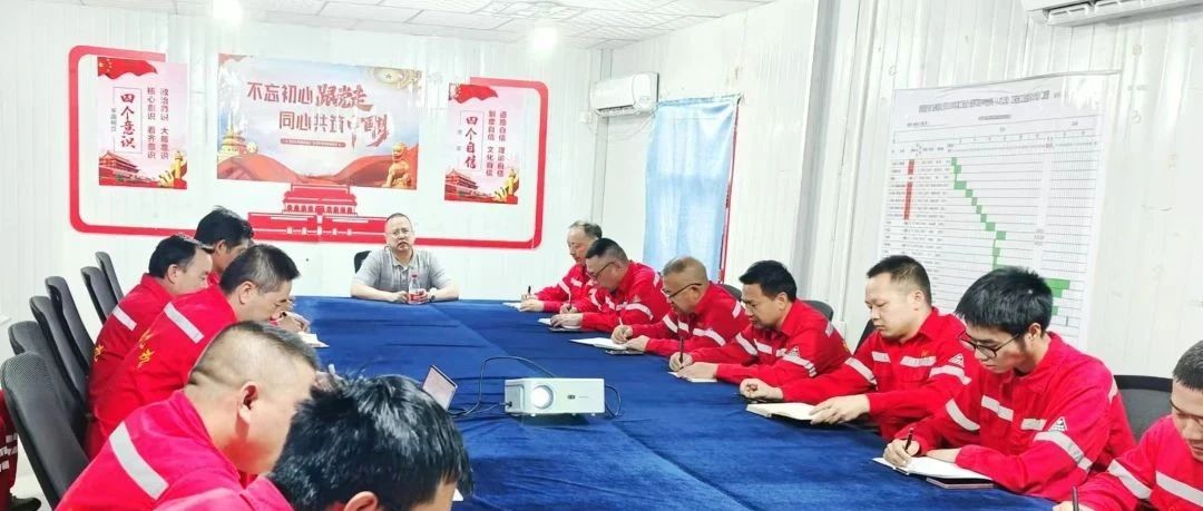化機(jī)公司黨委書記、董事長、總經(jīng)理楊中澤到新疆項目部現(xiàn)場辦公